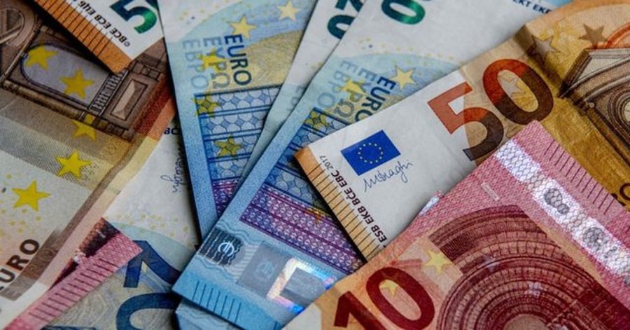 Pagesat në euro arrijnë rekord të ri, transfertat u rritën me 30 për qind në janar-prill 2026